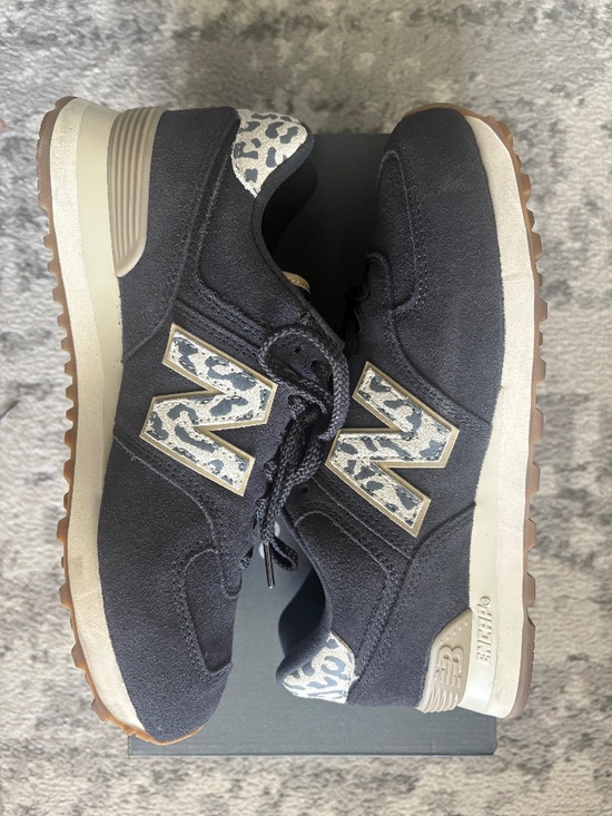 New Balance Shoes - Women’s New Balance 574 Black/ White Sz. 9.5
